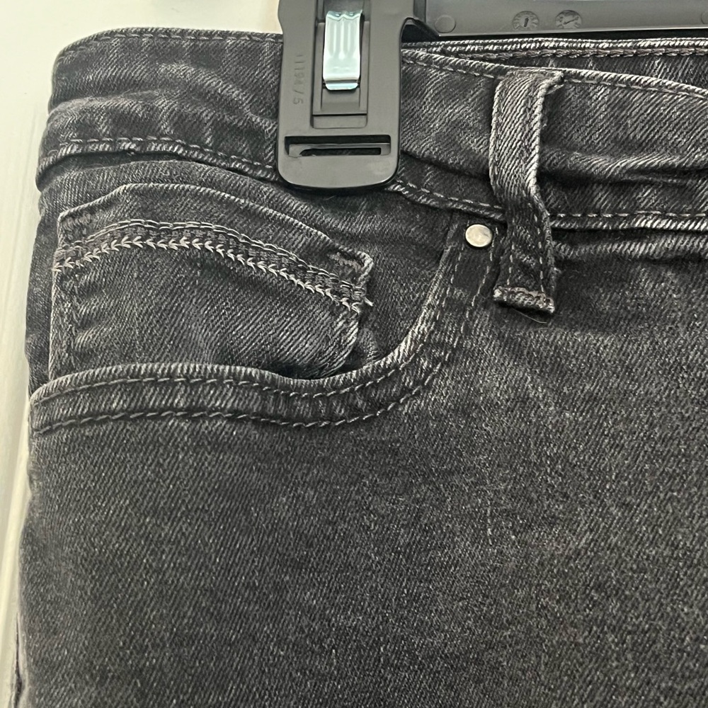 Levi’s Mid Rise Skinny Jeans- black wash